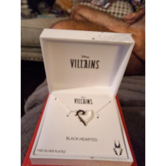 Disney Maleficent Villains Heart and Thorns Necklace - Picture 6 of 10